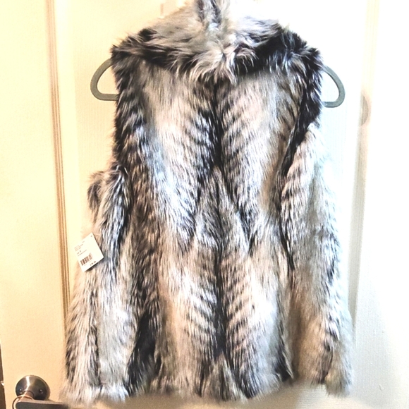 Black and White Striped Fur Vest - Picture 2 of 7